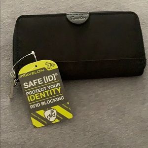 BNWOT Travelon Safe ID RFID Blocking Wallet